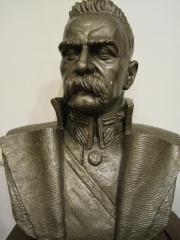 A cast copy of Pilsudski’s bust